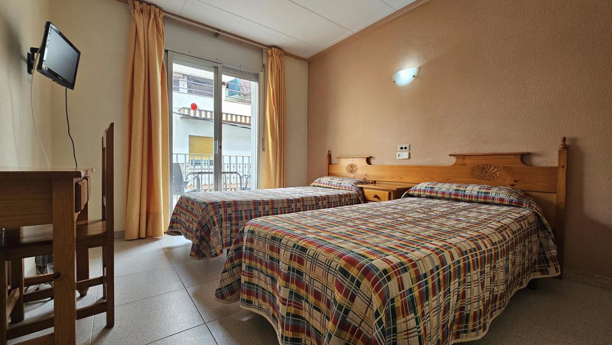 Hostal Los Manos Blanes Exterior photo