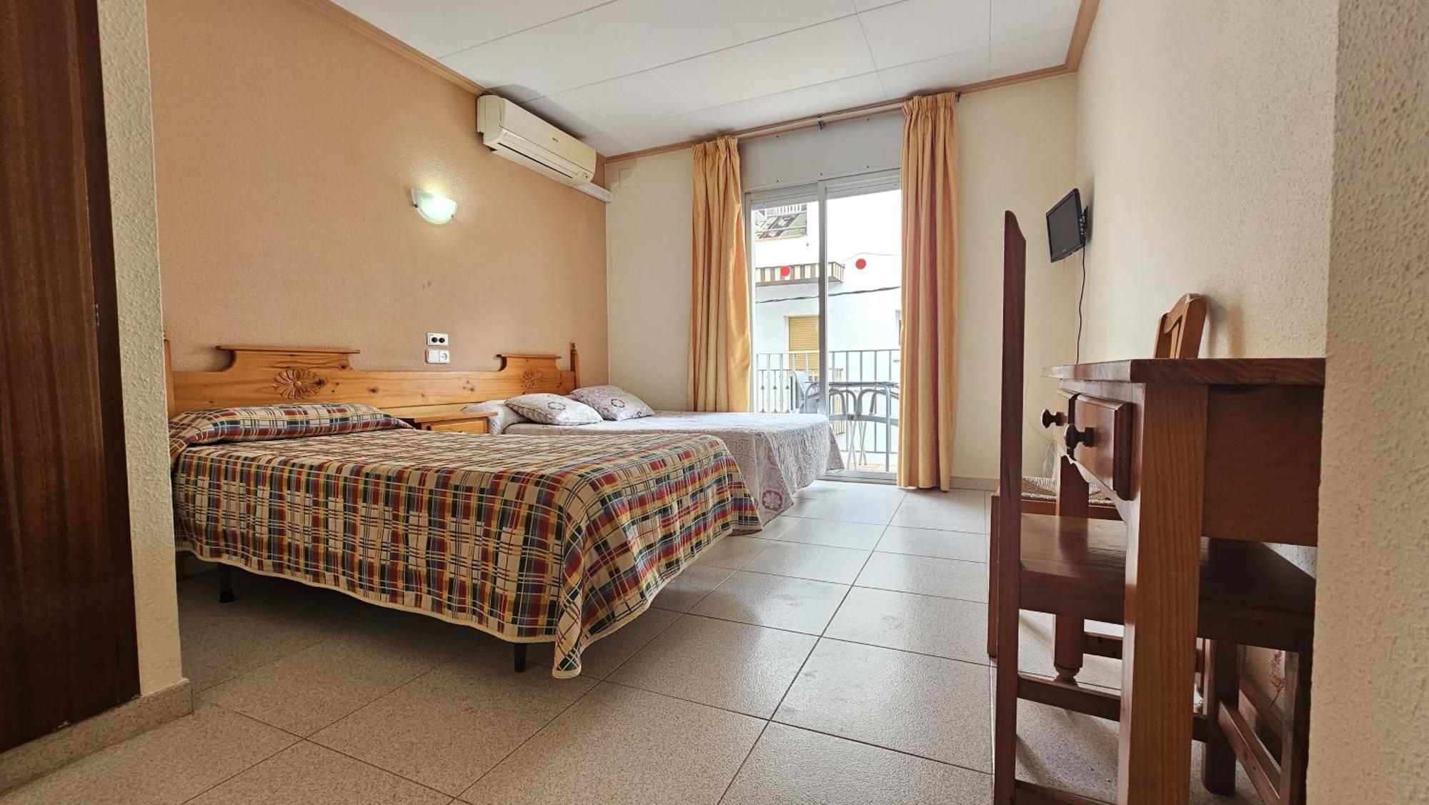 Hostal Los Manos Blanes Exterior photo