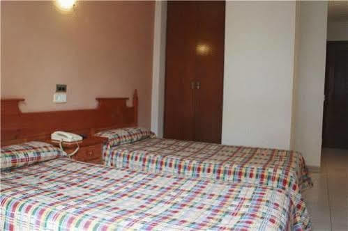 Hostal Los Manos Blanes Exterior photo